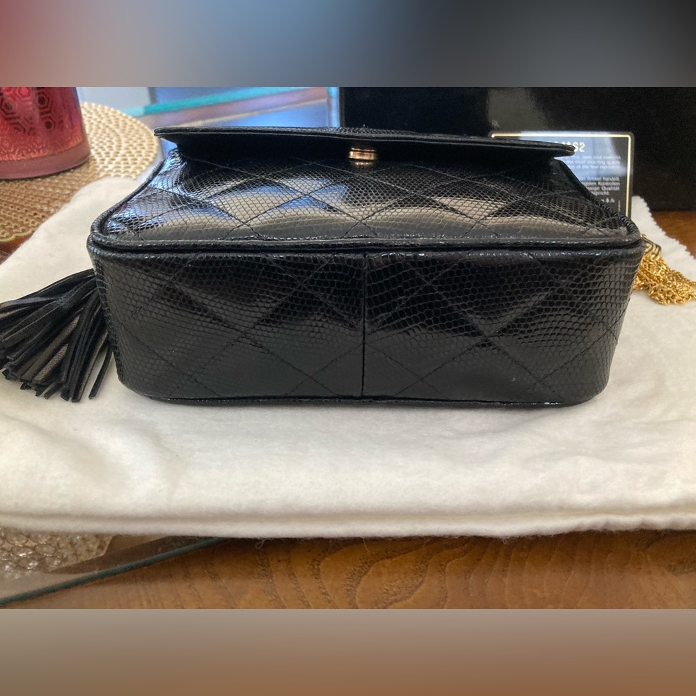 Pre-Loved Authentic Vintage CHANEL Black Lizard Handbag - Picture 4 of 10
